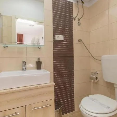 With A Parking Space - 25351 Πανσιόν 3*